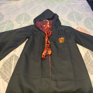 Gryffindor robe with tie